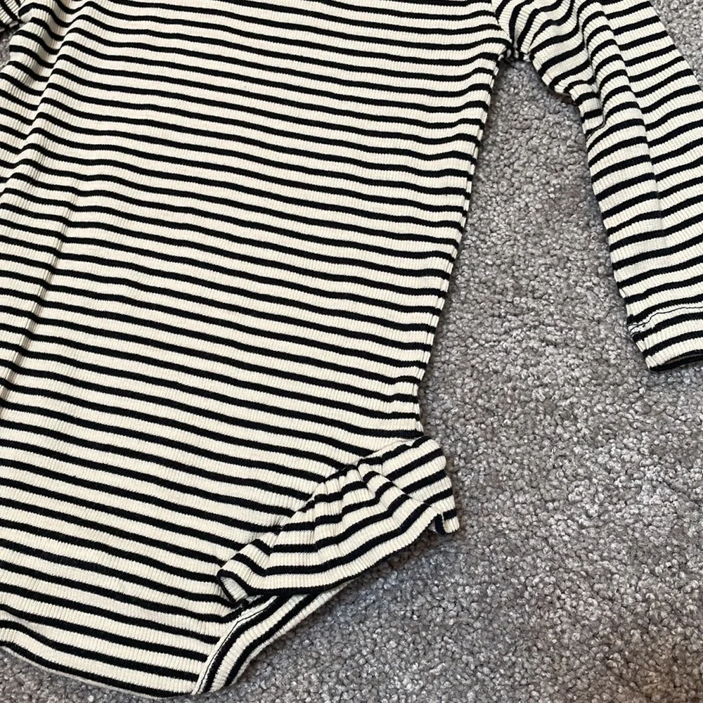 Kate Quinn Stripe Ruffle Leg